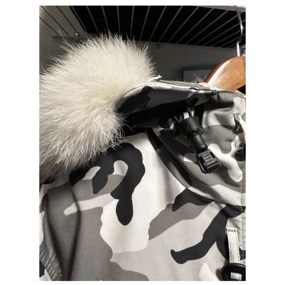 Canada goose white Macculloch Parka , brand new, limited jacket - Picture 10 of 12